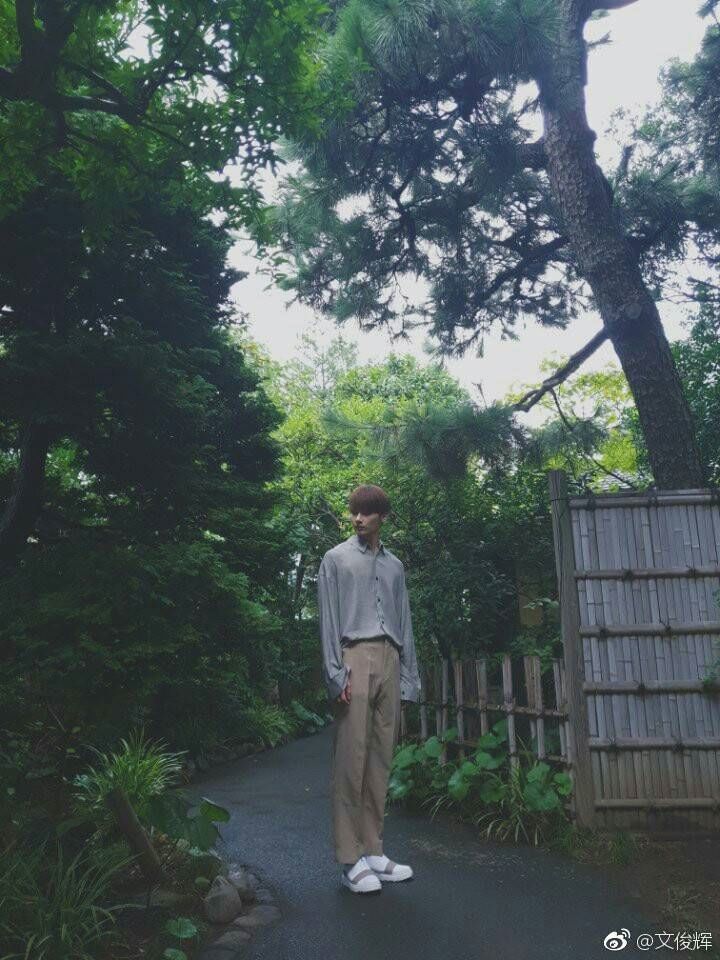 GaluhTiaraKU's tweet photo. Seventeen jun Handsome 🔥🔥🔥😍 #Style #SaytheName17 #Seventeen #Jun #Carat #PledisEnt @pledis_17 https://t.co/srskPoo8v3