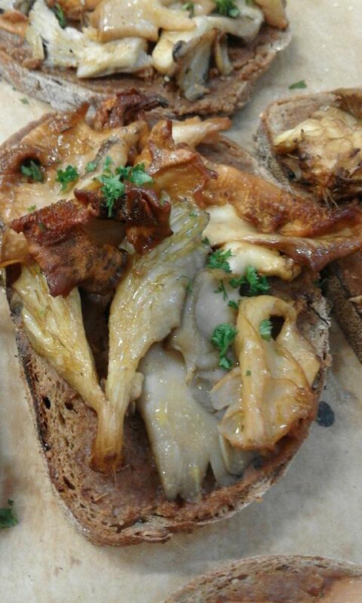 It's Vegan SaturYay with today's Mushroom Bruschetta...Chideock champignons mushrooms on our award-winning sourdough.