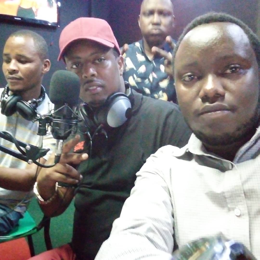 kizitomihigo's tweet photo. Happy to be hosted by #AbdouBronze, #RobertKajuga & #BenimanaRamadhan in #celebzmagazineshow on @flashfmrw talking about my new #chrisrian song #Ahokuguhombayaguhombya https://t.co/imcZPUs2r4
