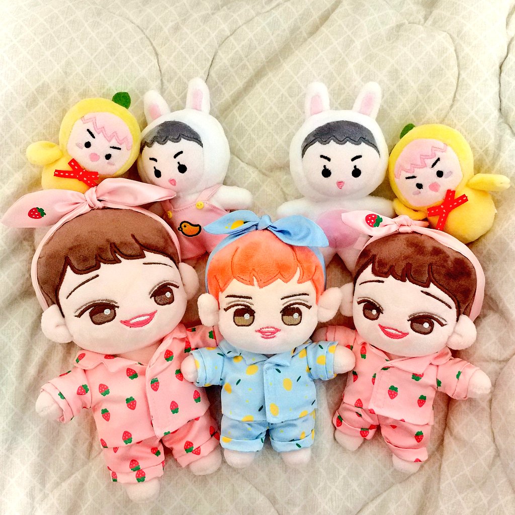 gominmamang_one's tweet photo. 2018.11.17

김딸기랑 박망고가 드디어 왔어요ㅠㅠ

찌굴 망고랑 딸기가 조물조물해주니까 엄청 이뻐지더라구요!
토깽이랑 뺙이까지 같이 찍으니까 넘 귀여워( ̳• ·̫ • ̳)

추가의상까지 너무 예뻐서 망토안산게 너무 후회되네여ㅠ

@strawberry21_9  @mango_1127 
총대님들 고생많으셨습니다! https://t.co/O2unmT7Lvv