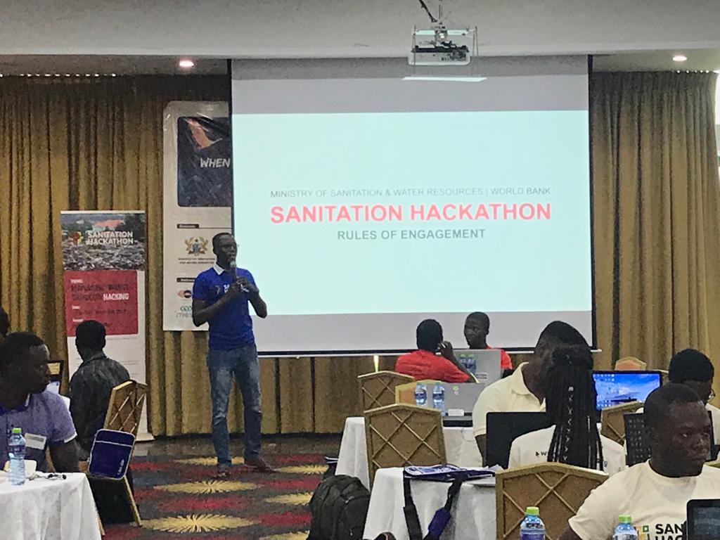 Our lead facilitator spelling out the rules of the game @hacklabgh #hacksan