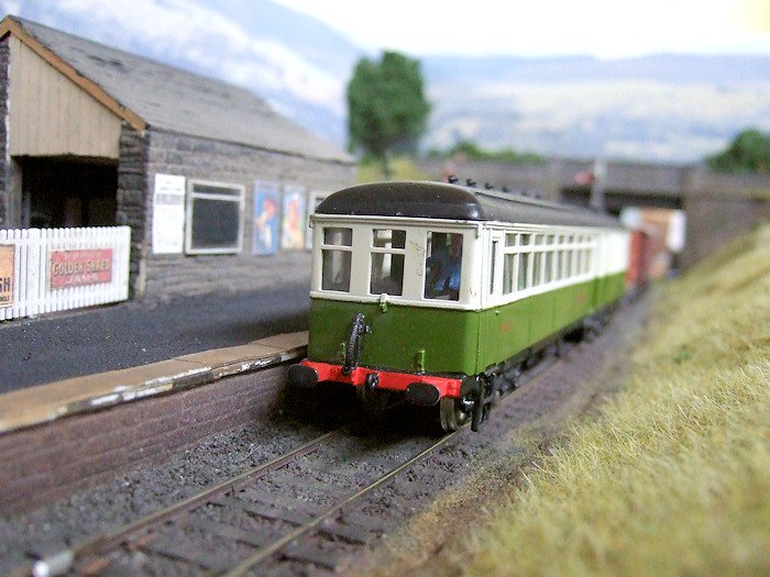 em gauge track