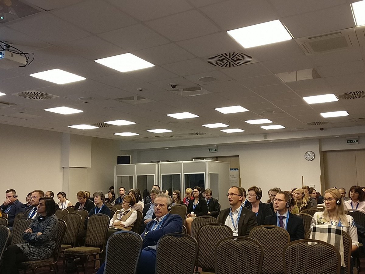 ThomasMarckx's tweet photo. Why Notaries will still be necessary in the #blockchain era. Speaking at the international colloquium of Hungarian notaries about oracles &amp; #SmartContracts #szeged https://t.co/OnP35OnJgl