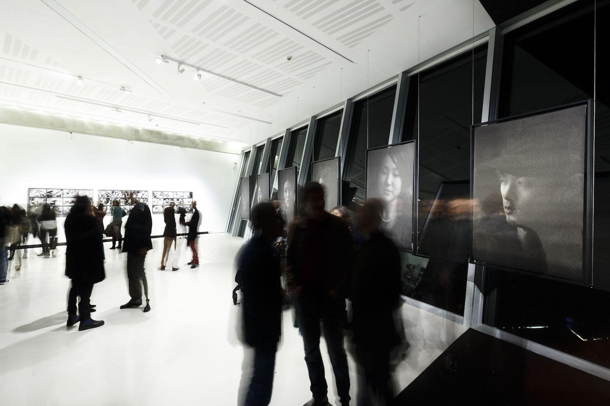 Museo_MAXXI's tweet photo. Oltre 150 immagini, numerosi inediti e contributi video per raccontare vent'anni di attività: sali fino al punto più alto del museo per scoprire #PaoloPellegrinExhibit, oggi anche con lo speciale laboratorio gratuito #MAXXIinFamiglia delle ore 16:30 >>https://t.co/A7HGpnhPAG https://t.co/O9z5TFDQBS