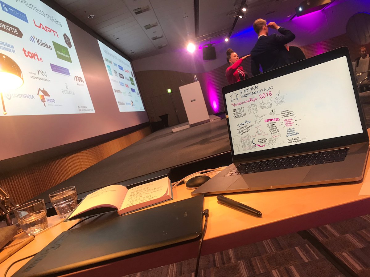 Tussitaikurit's tweet photo. Taikurin työpiste. #livekuvitus #vuokranantaja2018 #va2018 https://t.co/OMCpYDkPiZ