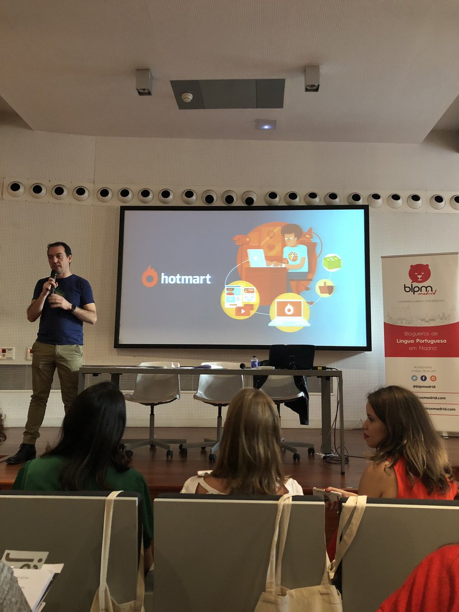 tati_olegario's tweet photo. Palestra da @hotmart sobre produtos digitais! #VEEBB #BLPM https://t.co/odoJnV8GxV