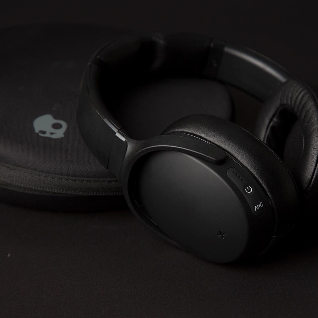 SkullcandyJapan's tweet photo. Venue Black💀モニターモードを搭載✨ボタンを押すだけで周りの音を取り込み、ヘッドフォンを取らずに返事をしたり、カフェでオーダーも出来ます✨ #venuewireless #feelskullcandy #スカルキャンディー #ノイズキャンセル #ワイヤレスヘッドホン https://t.co/kmkX46Kz6u