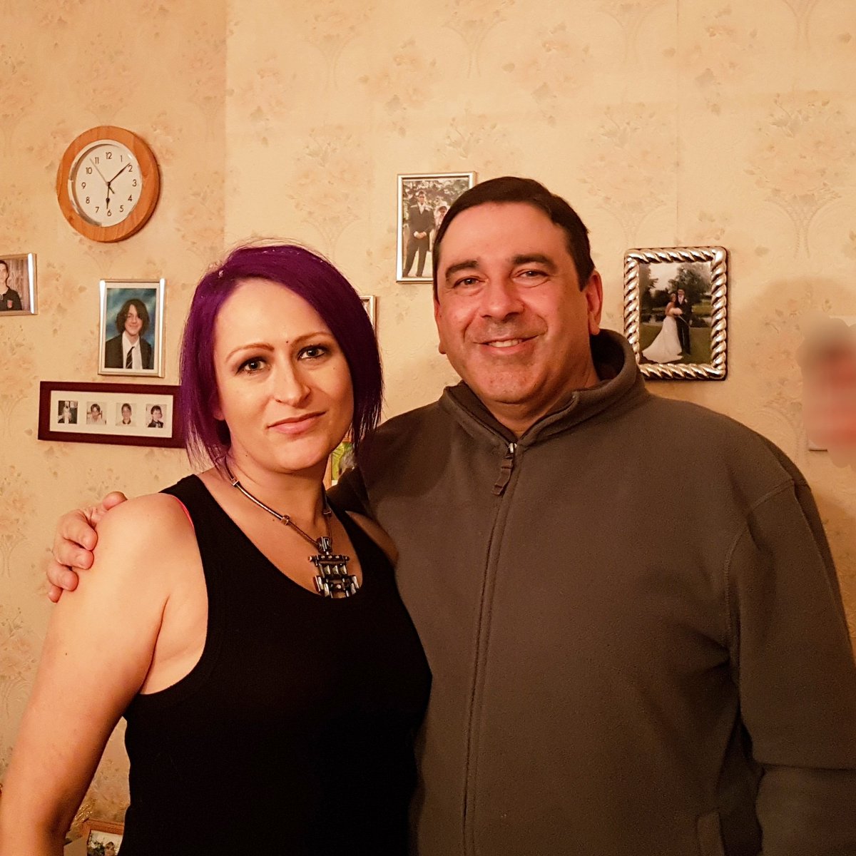 Bob_backability's tweet photo. The #CoolCousins keeping it real.
@sPaNkGrRrL the best #Cousin ever I wish you a happy #40thBirthday #weekend. Love from your favourite #BastardCousin (other cousins are also available & equally lovable...apparently) #BeattyFamily #Born1978 #BeattyCousins #LoveAbsoluteRadio https://t.co/jcR8AK9QIl