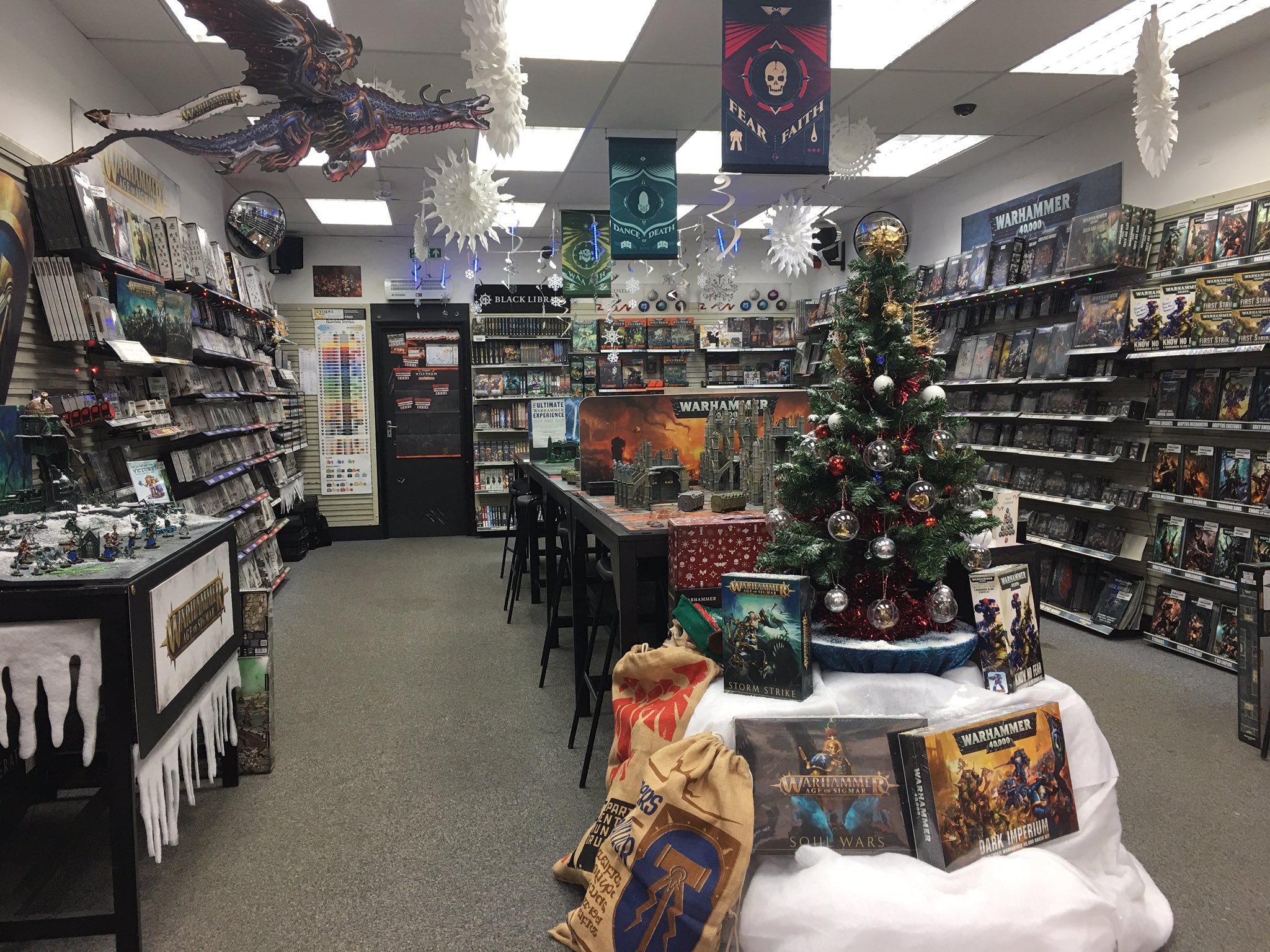 Games Workshop: Hull 🎲 on Twitter: "Christmas has officially started at GW  Hull! We have gift guides, gift lists and loads of awesome bundles and  stocking fillers - with more on their