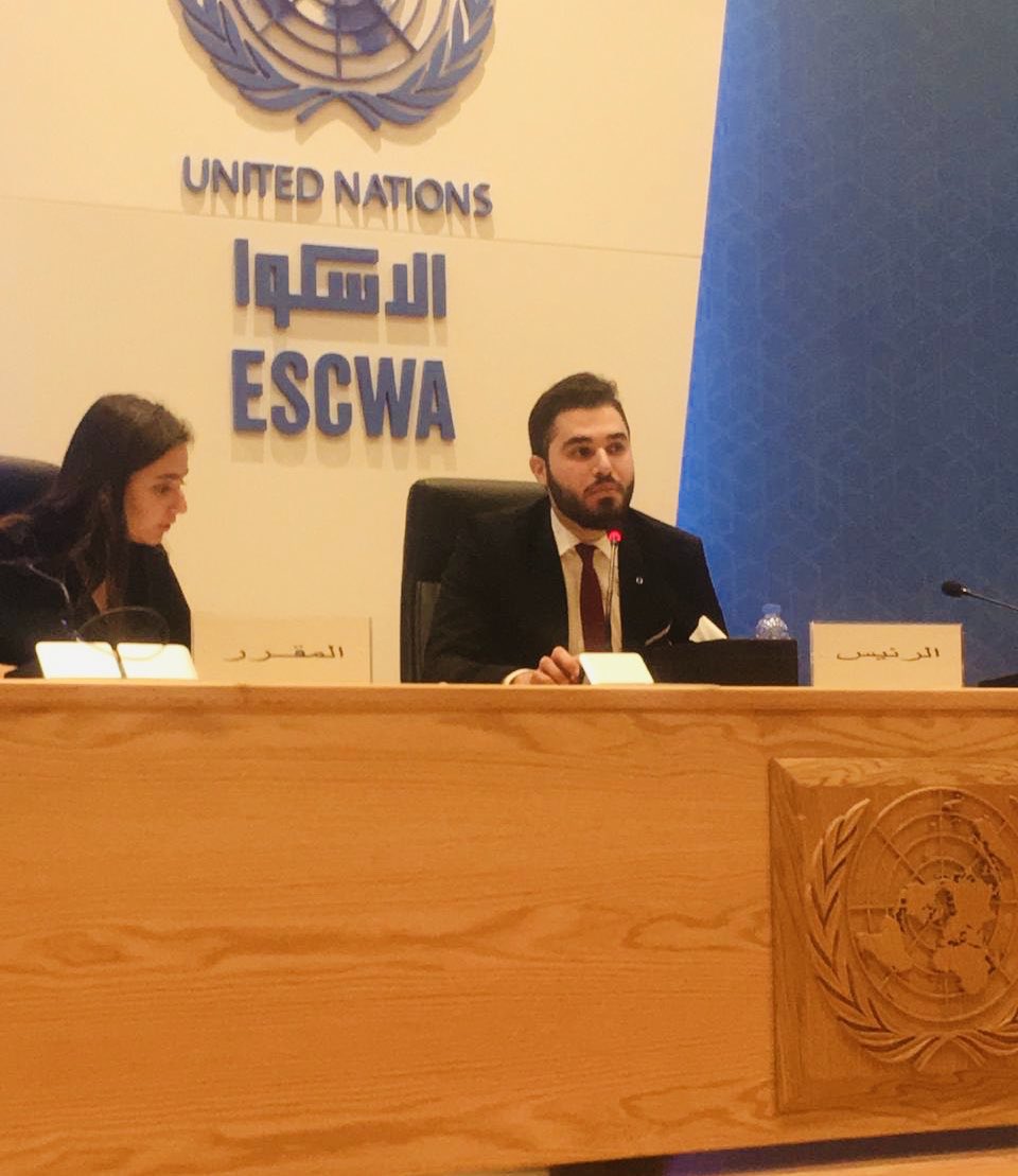 UNESCWA's tweet photo. في المؤتمرات الدبلوماسية، يلعب الرئيس أو الرئيسة دوراً أساسياً في إطار التأكُد من أن النقاشات تتم بسلاسة، ودعوة الدول الأعضاء للمنصة، إضافةً إلى ضبط جدول الأعمال وإدارة النقاشات كما يجب.
#ModelESCWA https://t.co/mhTz3qRXb1