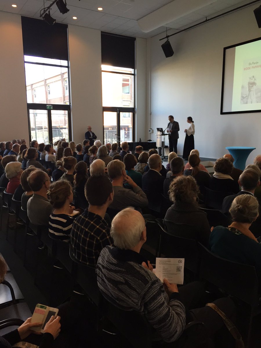 ChristLiterair's tweet photo. De CLO Literatuurdag is begonnen. @ariekok opende met ps 138. Nu verzorgt @elsflorijn een lezing over het thema “Het nagelaten geloof”. #CLD2018 https://t.co/NzpFYNTfsI