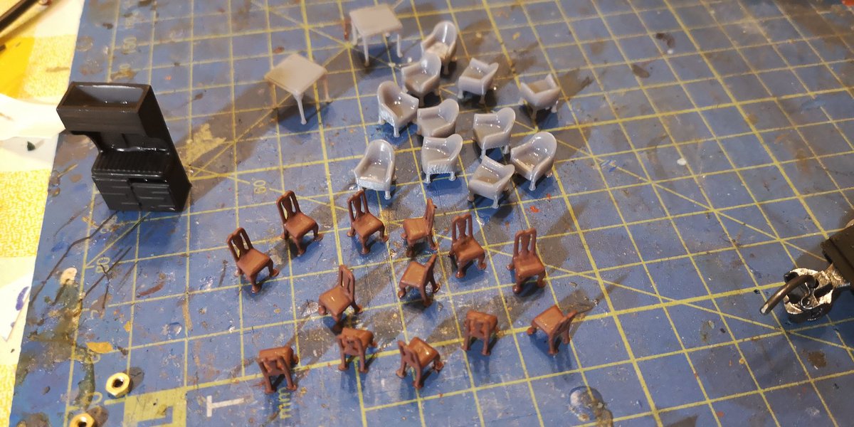 MattwicksBMR's tweet photo. Some miniature 4mm tables, chairs, arm chairs for the LBSCR Directors Saloon... I've only had description of the interior to work from... They are tiny...
All 3d printed...
#Resin #ModelRailway #3DPrinting #4mm #OO #Furniture #LBSC #DirectorsSaloon https://t.co/NQnvPOBBsw