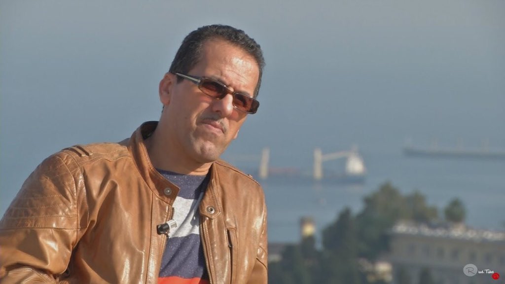 في عمل ممنهج حاولت جهات أن تستثمر في الملف القضائي المفتوح ضد بعض الفنانين و الرياضيين بتغذية إشاعات أن النهار هي من تقف وراء حبس كمال بوعكاز وفضيل دوب.
والحقيقة أن النهار ليست ضحية أو طرفا مدنيا في ملفهما لا على مستوى التحقيق الأمني ولا القضائي وهو ما يمكن أن تؤكده هيئة دفاعهما