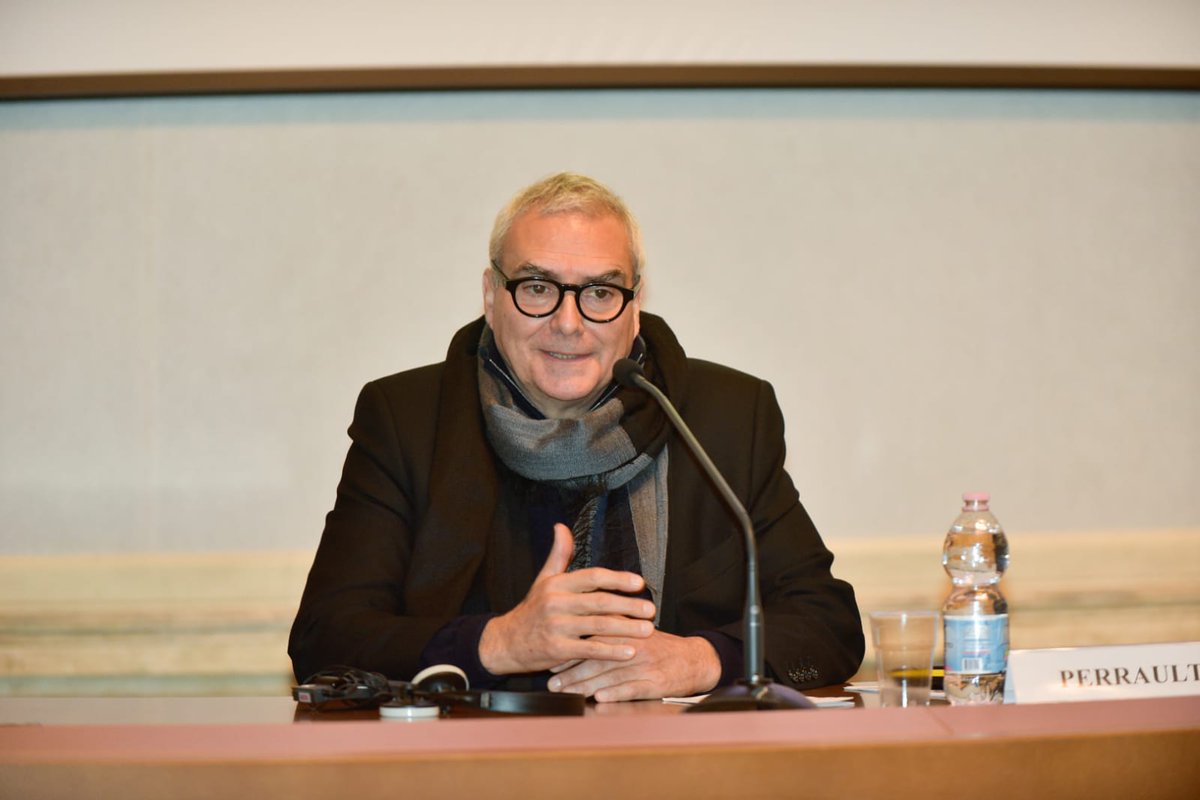 cnappc's tweet photo. #festadellarchitetto2018 “Inscrivere l’architettura nel suolo è una possibile risposta alle mutazioni economiche, sociali, e culturali del nostro tempo" Questo uno dei passaggi più significativi della lectio magistralis tenuta dall’architetto francese Dominique Perrault https://t.co/bRSuRI7Wso
