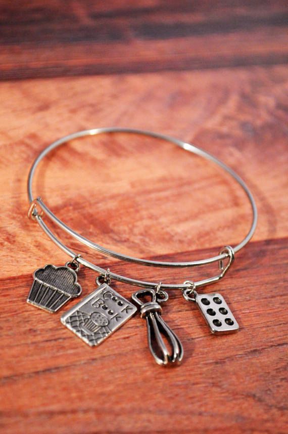 AnytimeGiftIdea's tweet photo. Cooking Charm Bracelet Bangle, Cooking Jewelry, Cooking Bracelet, Chef Jewelry, Baking Jewelry, Baking Bracelet, Chef Bracelet, Chef Bangle @Aanadrotowski #Etsy https://t.co/cHpsqoVG9i https://t.co/P5VGTUwx36