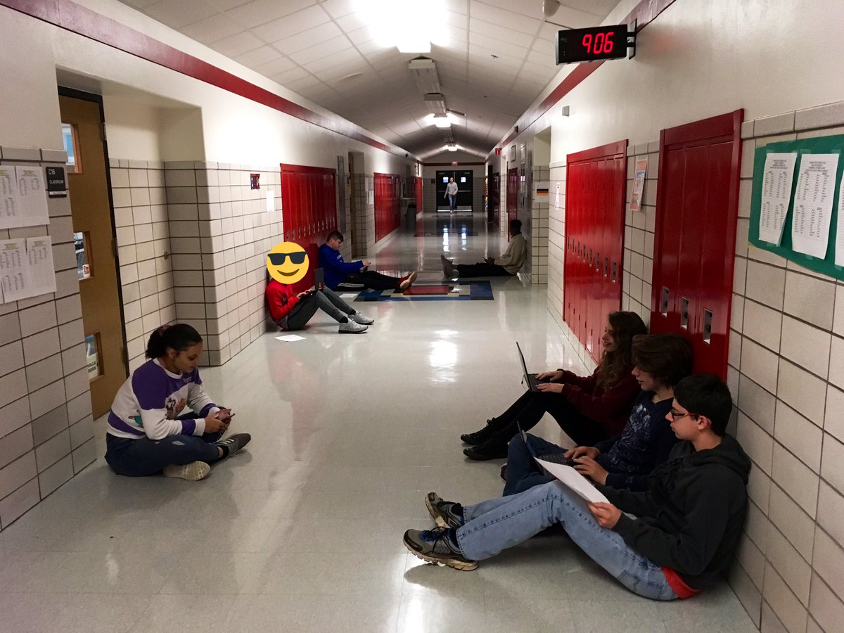 BJKURTZ's tweet photo. Today I am thankful for my classroom...and for the hallway where we sprawl to create and to record with @Flipgrid ! (yes, we washed the desks)!
#thankfulmash #thankfulmams #mashpd https://t.co/dvhhPjob8r