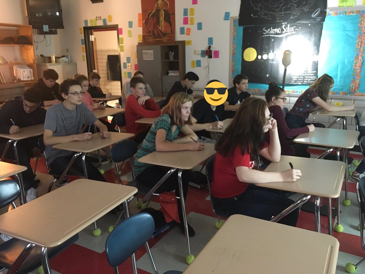 BJKURTZ's tweet photo. Today I am thankful for my classroom...and for the hallway where we sprawl to create and to record with @Flipgrid ! (yes, we washed the desks)!
#thankfulmash #thankfulmams #mashpd https://t.co/dvhhPjob8r