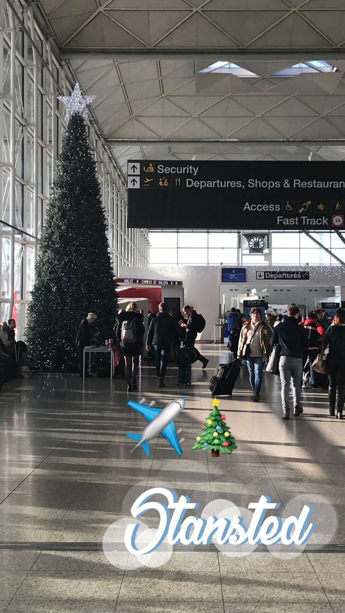 MizYBee's tweet image. Are you guys fed with me yet?! 😂😂😂 you know where to follow our travels ✈️👫🎄#catchfeelingsandflights no #Fraudbae 😩😩