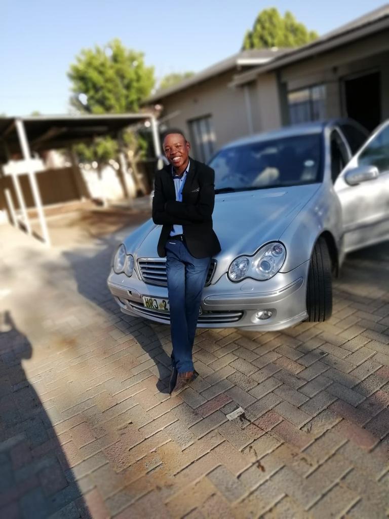 ChomiYaJeso's tweet photo. Hello! #LookAtGodChallenge https://t.co/okxAhA6yhl