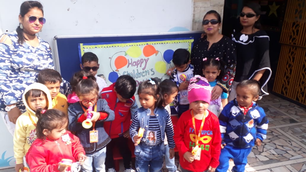 KidzeeIndia's tweet photo. Celebrating the spirit of #ChildrensDay, the teachers of Kidzee organised various activities for the kids to participate in. There was also a cake organized for the kids to have. Take a look here. https://t.co/0LoO9jJ843
