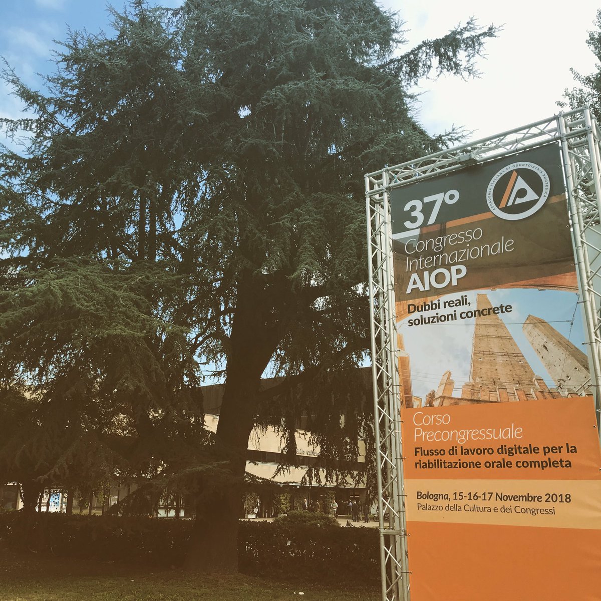 Jack_RPLF's tweet photo. AIOP 2018

#aiop #aiop2018 #odontoiatria #dentalprosthesis #dentistry #bologna @aiop2018 https://t.co/8b702qiKPI