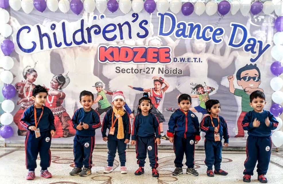 KidzeeIndia's tweet photo. Celebrating the spirit of #ChildrensDay, the teachers of Kidzee organised various activities for the kids to participate in. There was also a cake organized for the kids to have. Take a look here. https://t.co/0LoO9jJ843