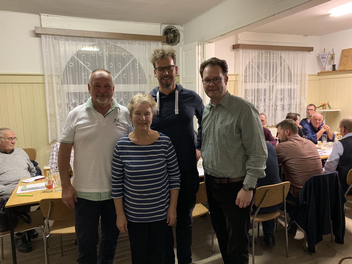 TSchipanski's tweet photo. Fusion der #CDU Ortsverbände #Stadtilm u #Ilmtal im #Ilmkreis. Neues Führungsduo u die Aufnahme eines Neumitglieds - ein Schornsteinfeger. Glücksbringer :-) #Thüringen #dieVolkspartei #Aufbruch2019 https://t.co/obgQ5Rf75b