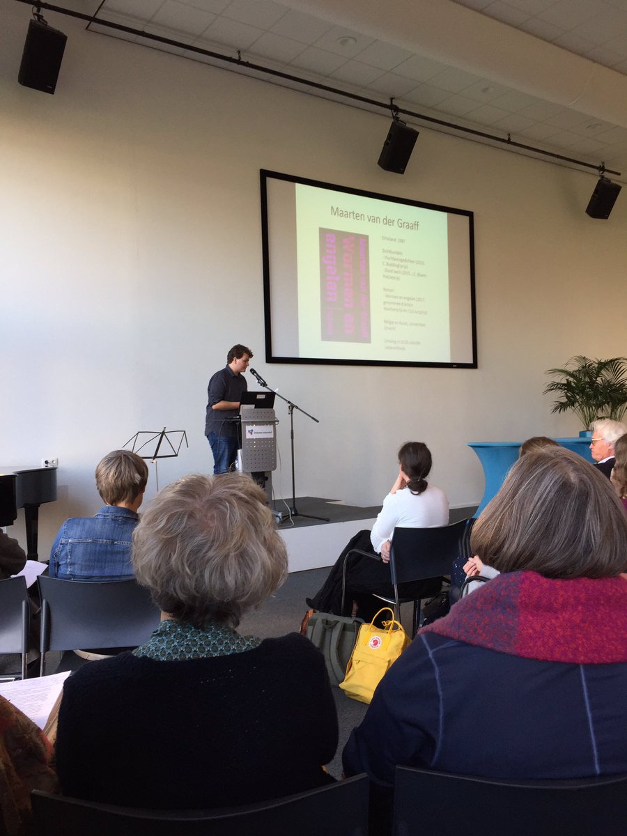 ChristLiterair's tweet photo. Maarten van der Graaff stapt het podium op. Ook hij houdt vandaag een lezing over “Het nagelaten geloof”. #CLD2018 https://t.co/u7A5QCQs0U