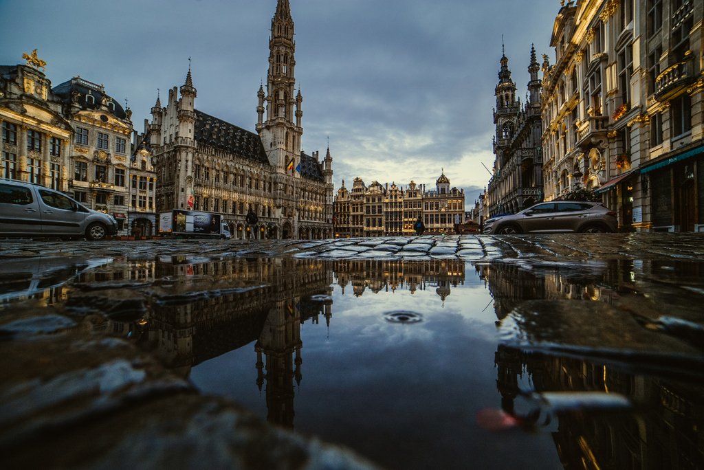 The Brussels Grand Place is always a stunner. 
📷by @mrbrodeur
#liveauthentic #igshotz #thevisualcollective #travelandlive #exploretocreate #huntgram #instagoodmyphoto #worldplaces #ig_udog #bestvacations #thebest_capture #theworldshotz #worldtravelbook