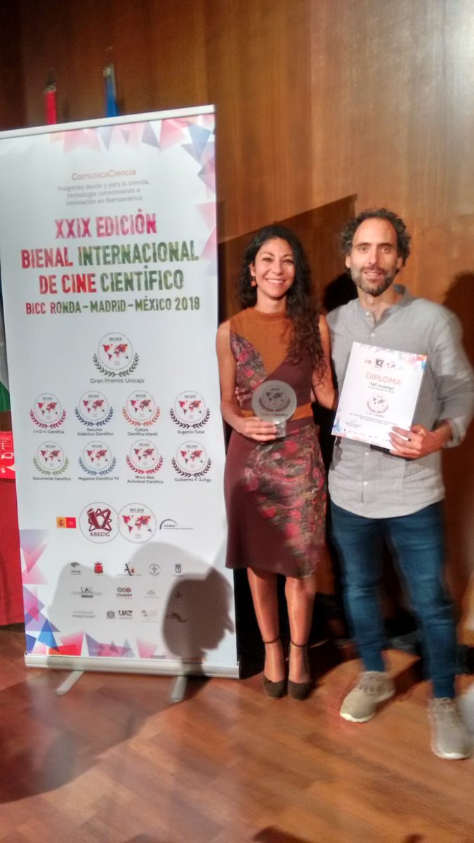 IAC_Astrofisica's tweet photo. La serie "IAC Investiga" recibió ayer el Premio al mejor audiovisual científico de la XXIX @BICC 2018 en la categoría de I+D+I Científica. Gracias al jurado y a la @ASECIC por este premio, y a todo el personal del @IAC_Astrofisica que participó en estos vídeos. https://t.co/cXeMzHU8Up