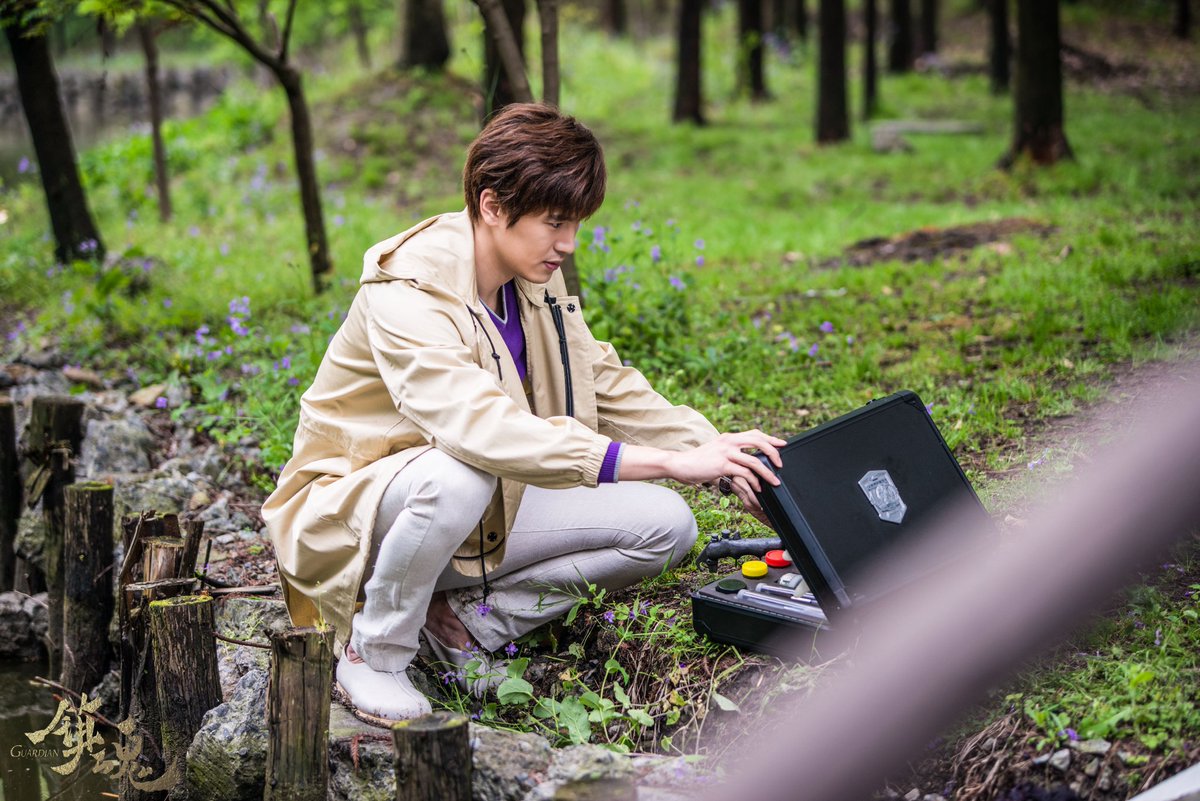 #진혼 #드라마진혼 #자오윈란 #선웨이 #바이위 #백우 #주이룡 #주일룡 #중화TV #중국드라마 딩동~그래, 팬 서비스의 시간이 또 되였구나. 두 대가족지간...