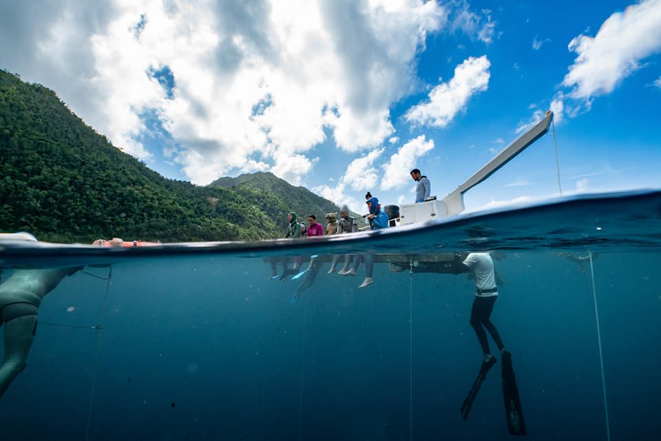 AquacityFree's tweet photo. The scenery is off the scale and @FreediverDaan is getting some incredible images both above and below the surface! #underwaterphotography #BlueElement #BE2018 #Dominica #competition #training #freediving https://t.co/pA6yojBw85