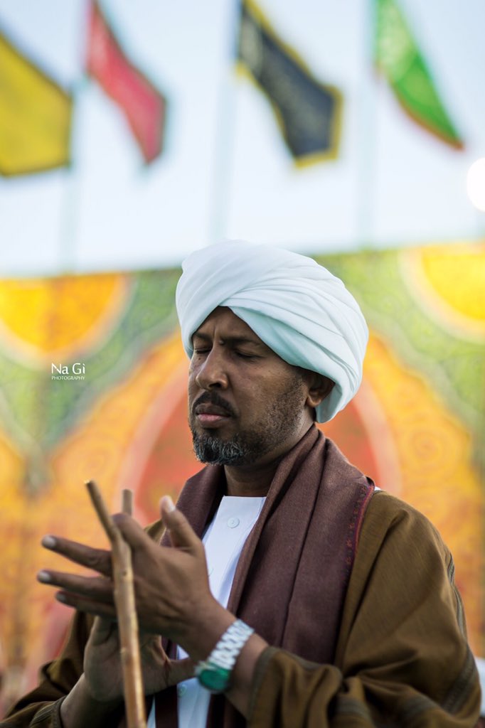 NaGiPhotos's tweet photo. زفة المولد أمدرمان
زفة المولد” من التقاليد المتجذرة في السودان، وتنطلق مواكبها عادة مطلع شهر ربيع الأول من كل عام، وعقب صلاة العصر من الميادين العامة، مصحوبة بالموسيقى والطبول الشعبية، وصولًا إلى الأماكن الدائمة المخصصة للأحتفاء بمولد المصطفى عليه أفضل الصلاة والتسليم
#Sudan https://t.co/7YxgM40lSD