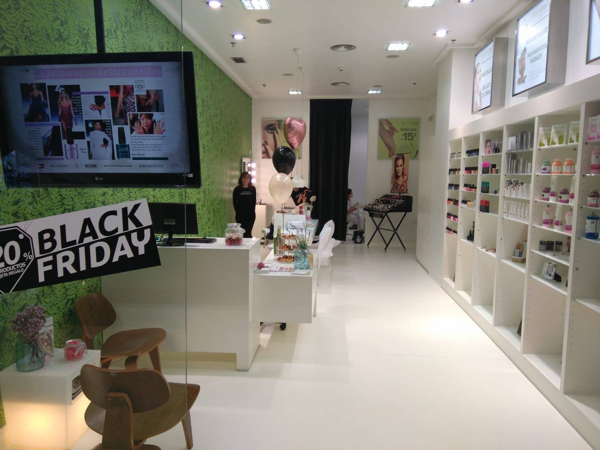 GrupoLitoSeoane's tweet photo. Makeup Party, ayer en Start Nails. #maquillaje #uñas #belleza #ourense #startnails #litoseoane #makeup Lito Seoane Start Nails, CC Ponte Vella, local b05a https://t.co/XfYTUKcRBT