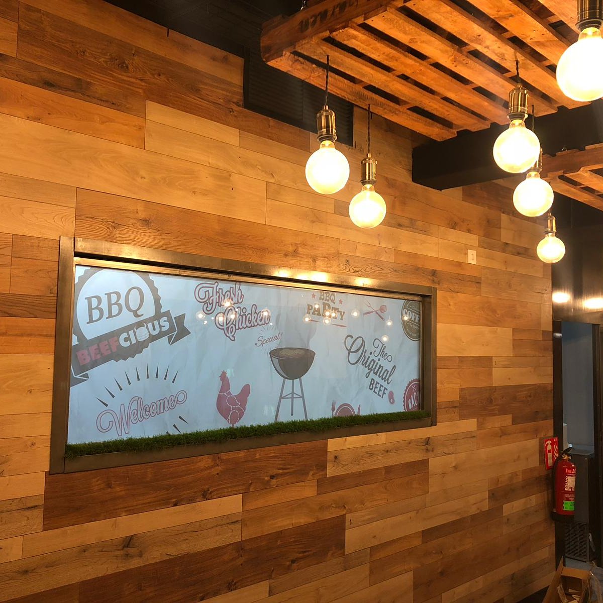 BeefciousBurger's tweet photo. Ultimando los últimos retoques para la inauguración del próximo Beefcious en Valdebebas. #beefcious #comidacasera #hamburguesas #filetedepollo #BBQ #restaurantesmadrid #foodies #burgers #parrilla #smoke #carbon #saborunico #americansburgers #valdebebas @living_in_valdebebas https://t.co/k66FEQHZWv