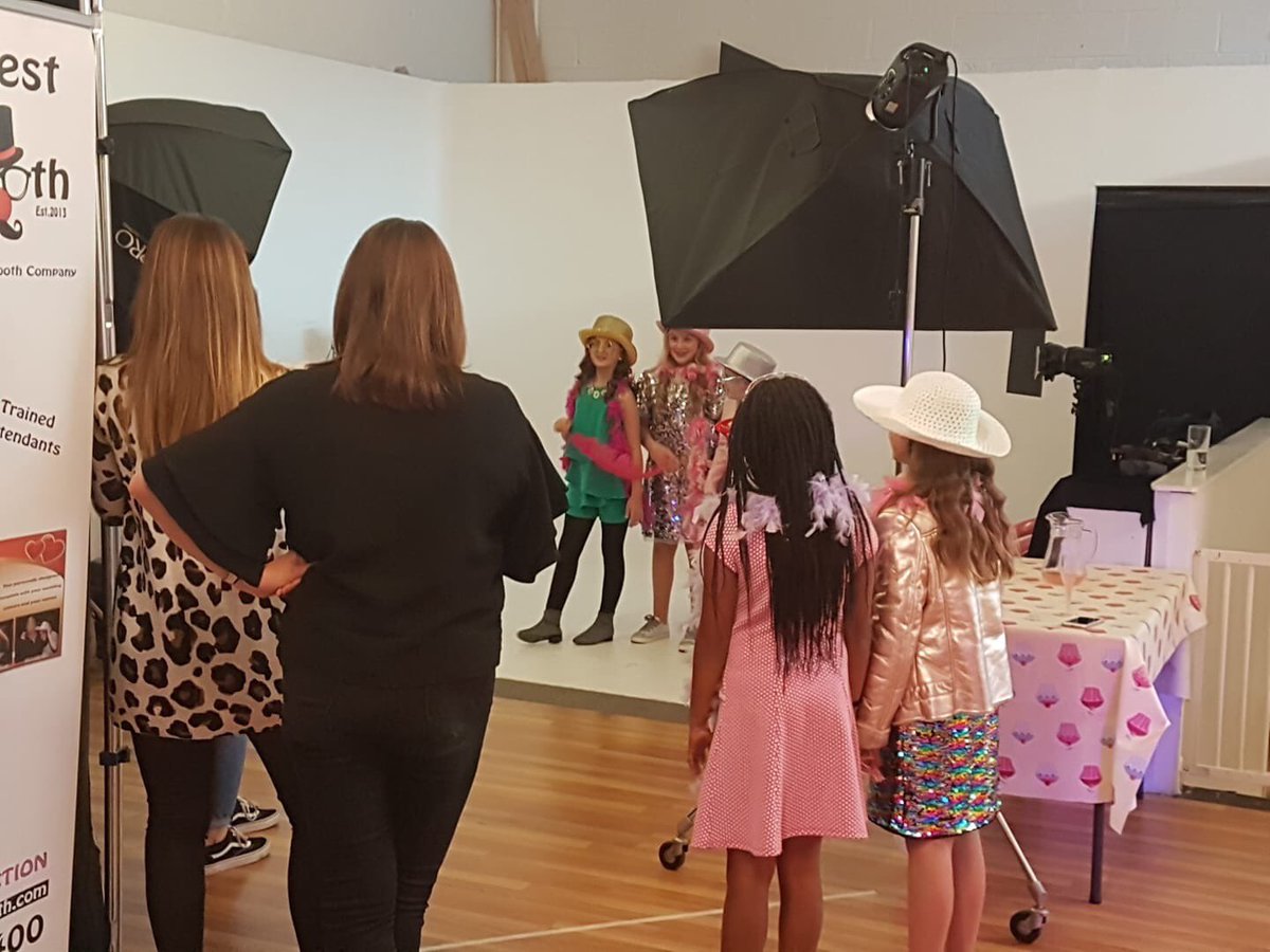 CheshireCherubs's tweet image. Quick phone snap from one of our #photoshootparties this afternoon with all the girls loving their #modelposes in fancy dress #girlsparties #ideasforgirlsparties #pamperparties #photoshoots