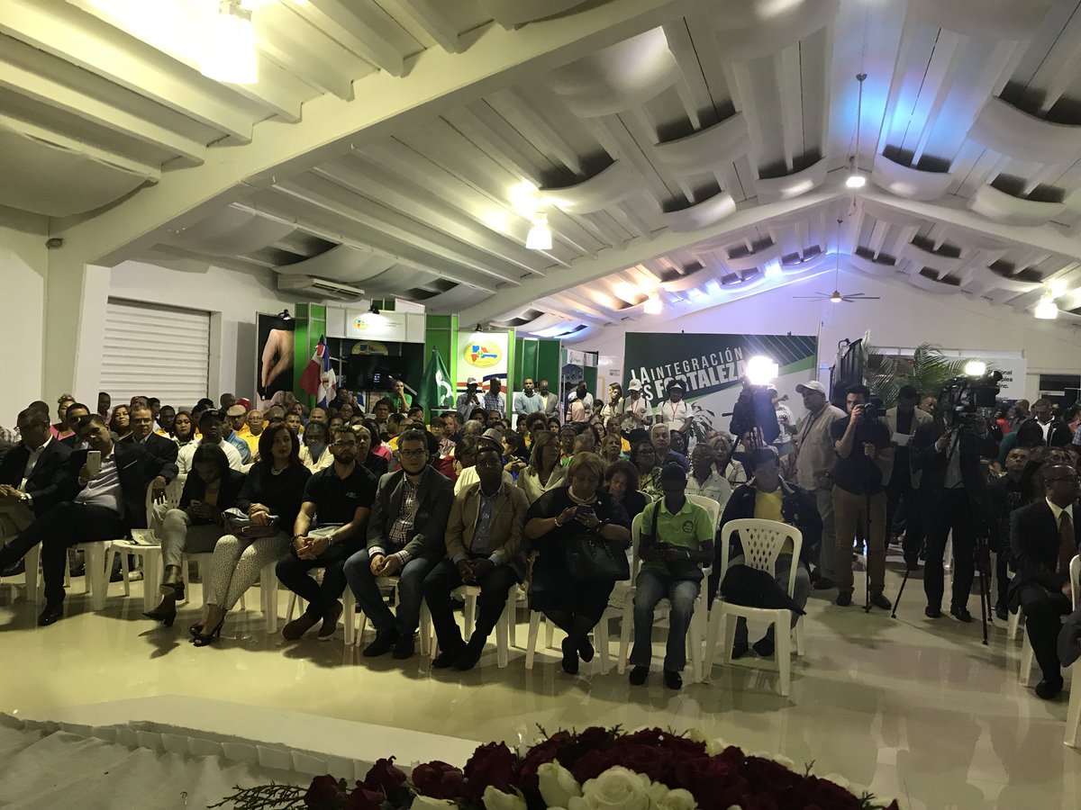 JulitoFulcar's tweet image. En su tercer día, la Primera Feria Nacional del Cooperativismo Dominicano recibe a miles  de ciudadanos !