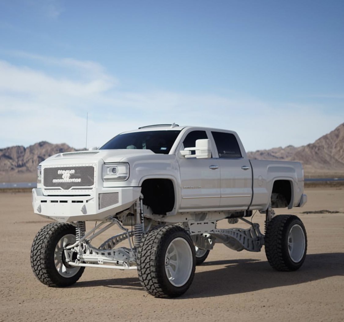 royal_trucking's tweet photo. White on white on white🔥🔥 @omar_st_cloud killing it in this Sierra running @furyoffroadtires 🙌🏼 #royaltrucking
#sema #truck #trucks #obs #trainhorns #liftkits #suspension #teambillet #sema2018 #TeamAFW #24x14 #billet #26x16 #20x12 #22x14 #22x12 #28x16 #14wides #16wides https://t.co/7ixSSKiLKT
