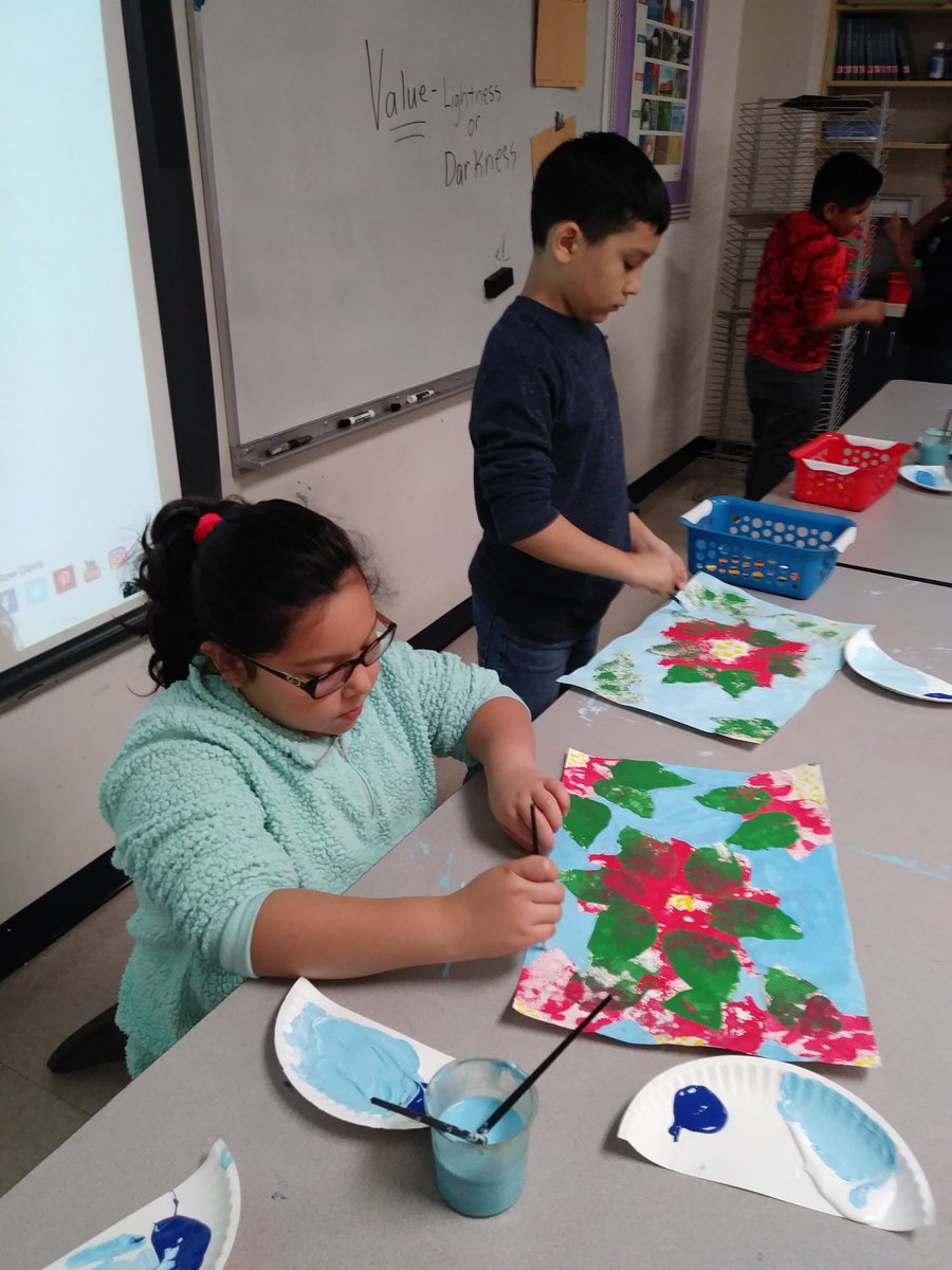 ArtwMrsMagee's tweet photo. Fourth grade Christmas Poinsettias using sponges as printmaking tools and talking about value as students mixed light blue paint for the background. #mesqart #ShandsEs https://t.co/FL5WPe0EsC