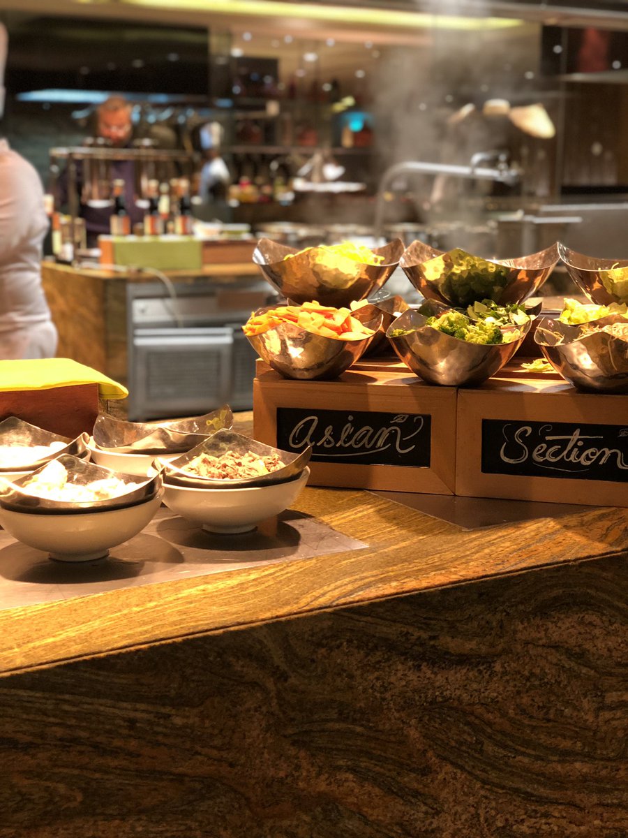 expatuae's tweet photo. Asian corner is just what I needed tonight. Let’s do dinner! @JWDubaiMarquis #kitchen6 #JWMarriottMarquis https://t.co/T8NRk5d3n1