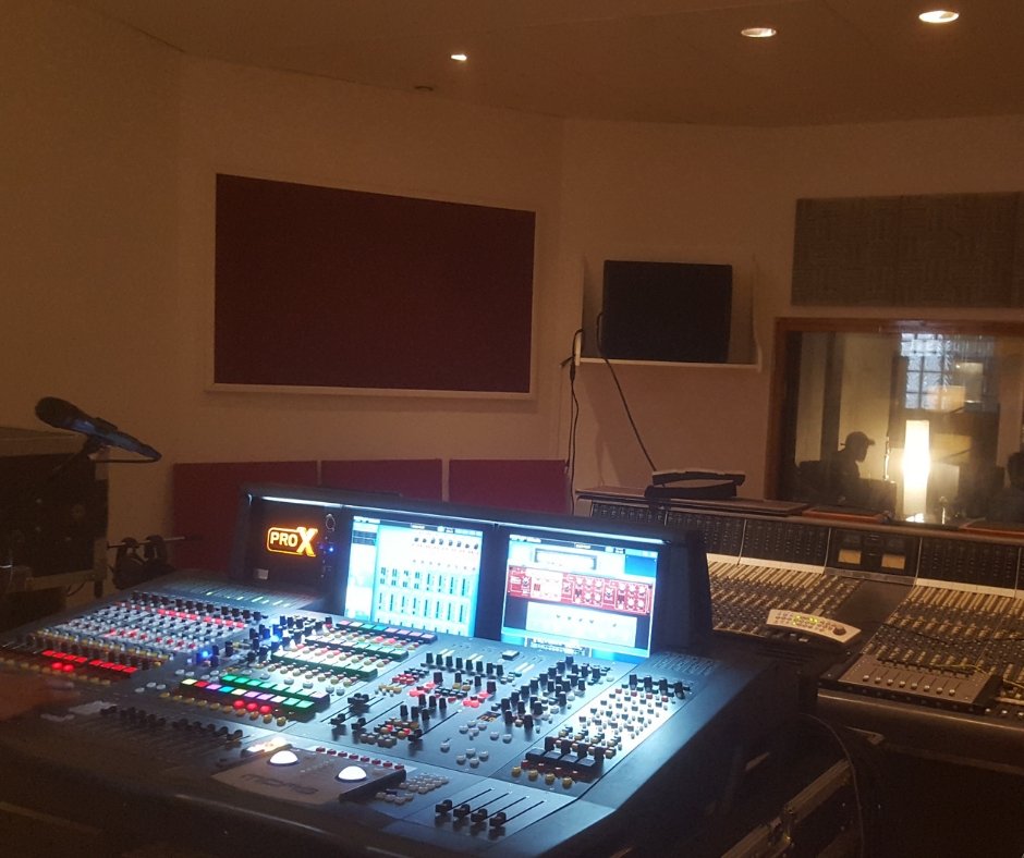 RecMarseille's tweet photo. Only staffing the best ! #saturdaymood  #studiolife #music @olivier_martino https://t.co/62yIdzUTGy