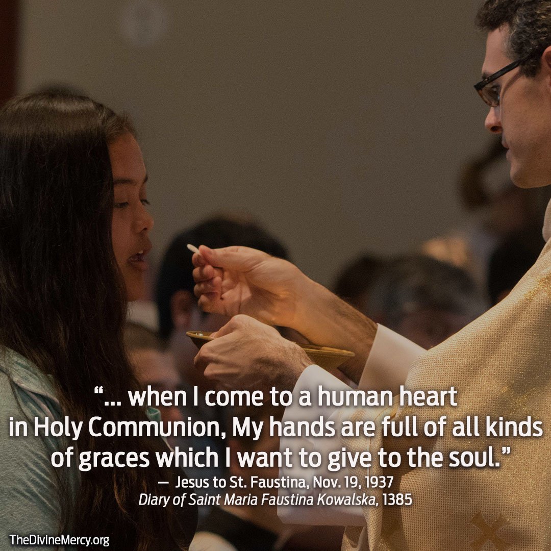 DivineMercy's tweet photo. Open your heart to all the graces God wants to give you in Holy Communion. #WeekendMercy #HolyEucharist #Grace https://t.co/Q2XBaCPqH9