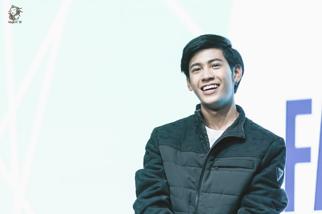 Singtofc_Th's tweet photo. เรารู้ว่าสิงเป็นคนตรงๆ ตรงไหนก็น่ารัก 55555 😍🙈 #SingtoPrachaya #สมุนจ้าวป่า https://t.co/cBChNq1mzZ