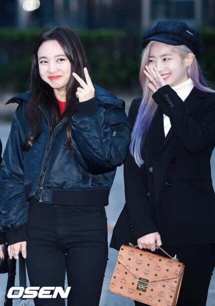 dayeonjpg's tweet photo. ↷ welcome to a new fan account dedicated to post  pics of twice's im nayeon and kim dahyun! please, be supportive and rt this tweet to spread the account. https://t.co/koaG1DYNZA