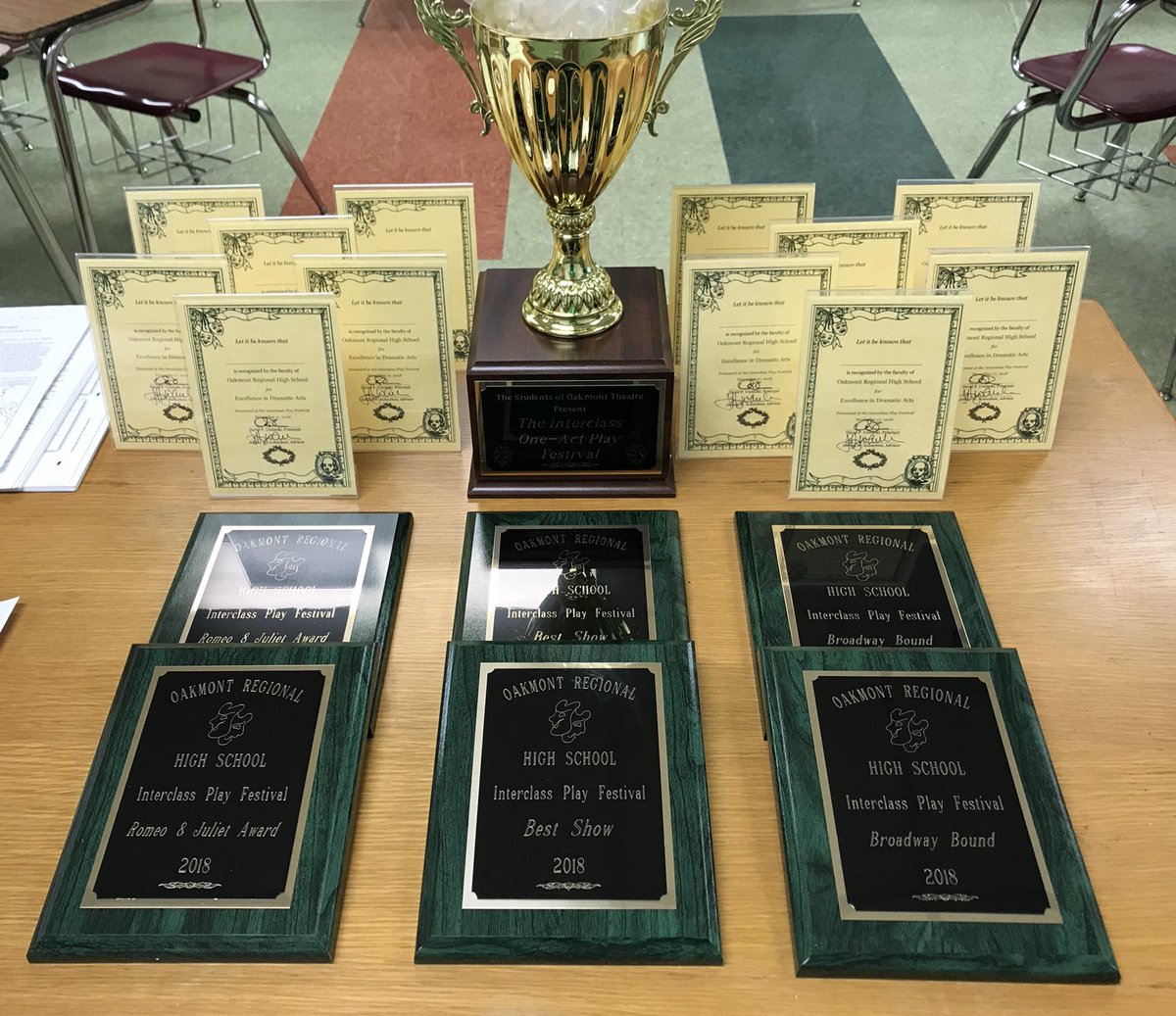 OakmontTheatre's tweet photo. Tonight @OakmontRegional #Interclass18, we celebrate not who’s ‘best’ but those performances that make us laugh and cry—the masks of comedy and tragedy.
Not one but two “Romeo & Juliet” awards will be presented for contributions to theatre.
We begin at 7 with the Class of 2022. https://t.co/cmwRozA1ED