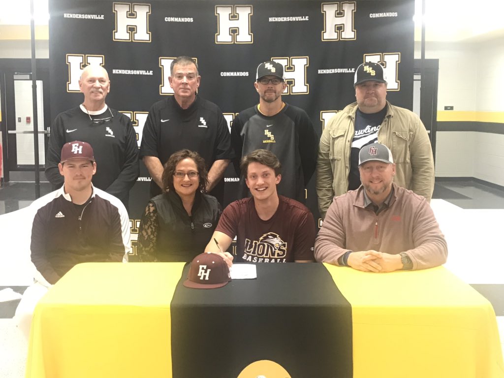 HvilleBaseball's tweet photo. 2018 National Signing Day for #commandobaseball So proud of these young men....more to come! 
Congratulations 
@BTuck2424 -Freed-Hardeman
@hayden_layne5 -Freed-Hardeman 
@haydenmullins22 - Auburn
@kobejcarter - Cumberland https://t.co/tEYQnyf1fM