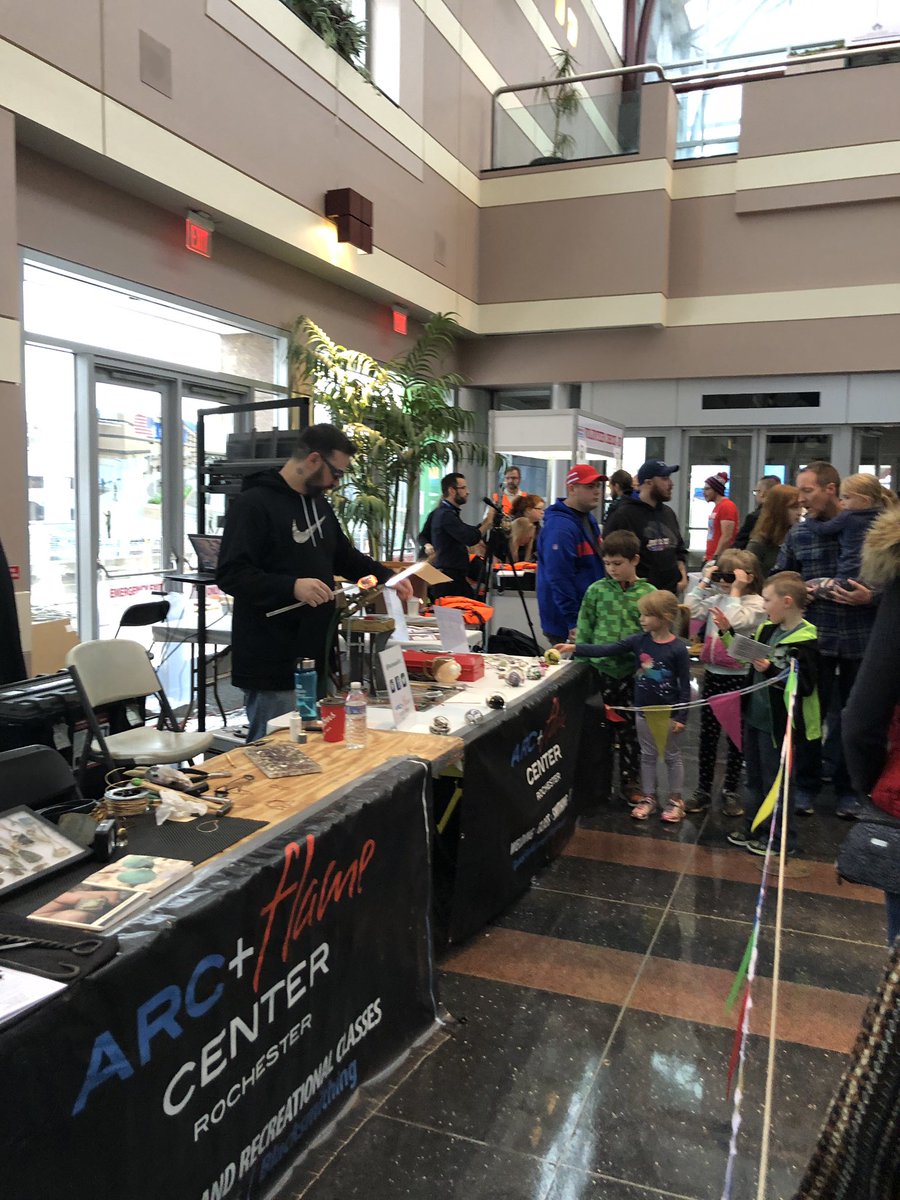 ms_deljuidice's tweet photo. @makerfaire Rochester - exploring & tinkering with the Rochester Museum & Science Center!! A visit is absolutely necessary! @rocRMSC #MakerEd @5Boyer #bxvtech #GettingOurGeekOn #NerdHerd https://t.co/1mwdzFkbe2