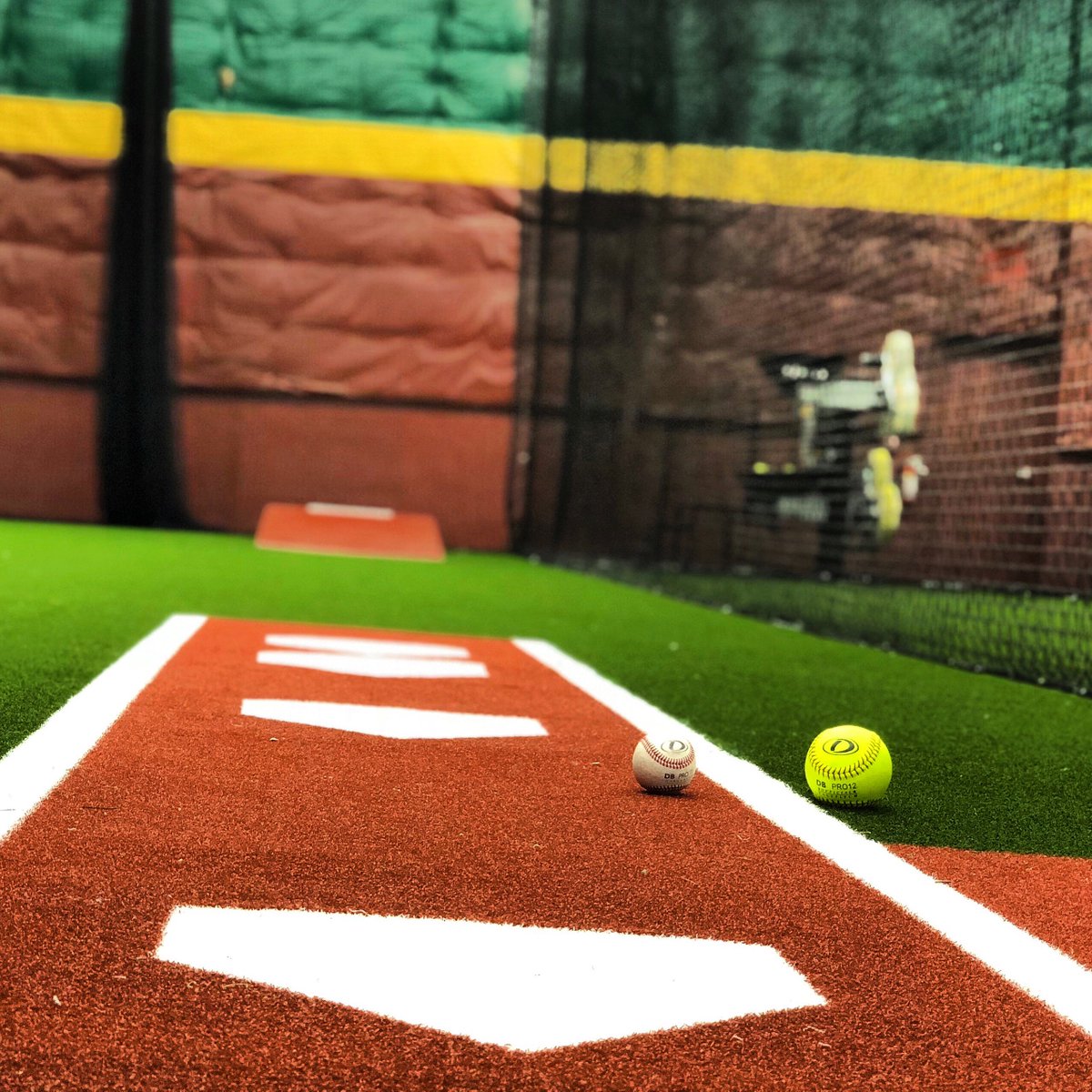 DBATBothell's tweet photo. Come enjoy an indoor facility designed around all your baseball &amp; softball needs!! #DBATbothellTv #DBATtv #BetterThenYesterday https://t.co/LwWgRoscX1