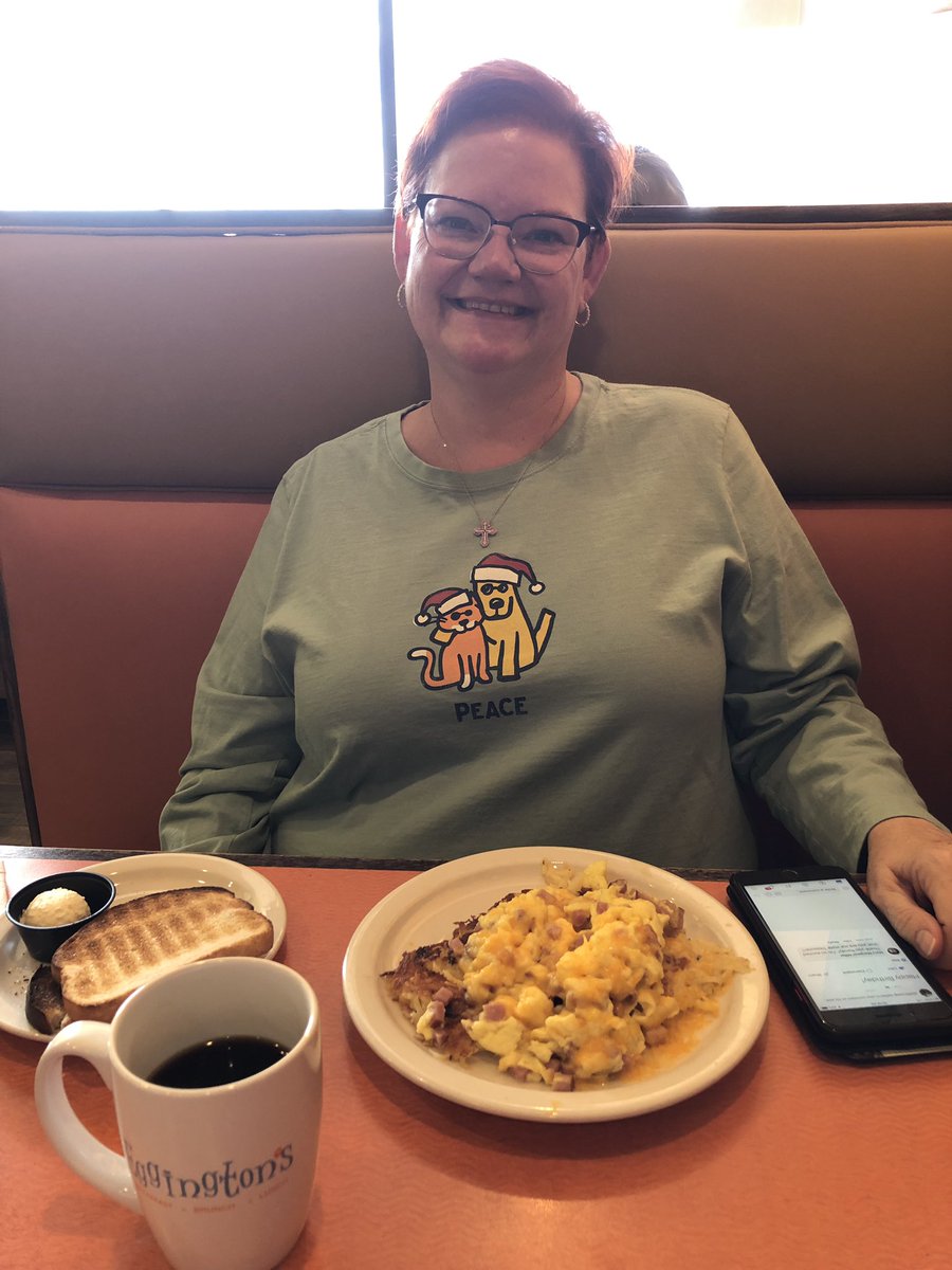 PlayByPlayGuy1's tweet photo. Birthday breakfast with the #BestGal #ShesLegalNow #Eggingtons @mmmgsmd62 https://t.co/4CrW3st51e