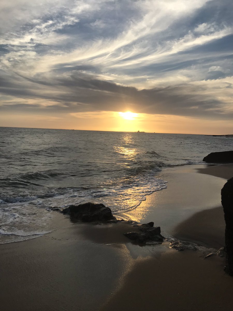 jonrmoyle's tweet photo. Beautiful sunset over the bay here in Beira Mozambique #F2F https://t.co/nqJ9EsguUG